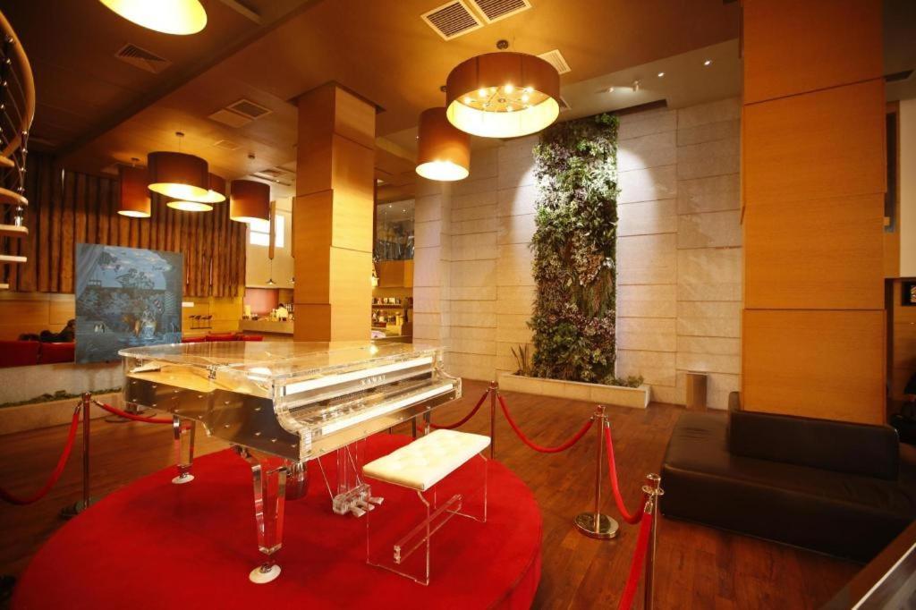 The Corporate Hotel And Convention Centre Уланбатар Екстериор снимка