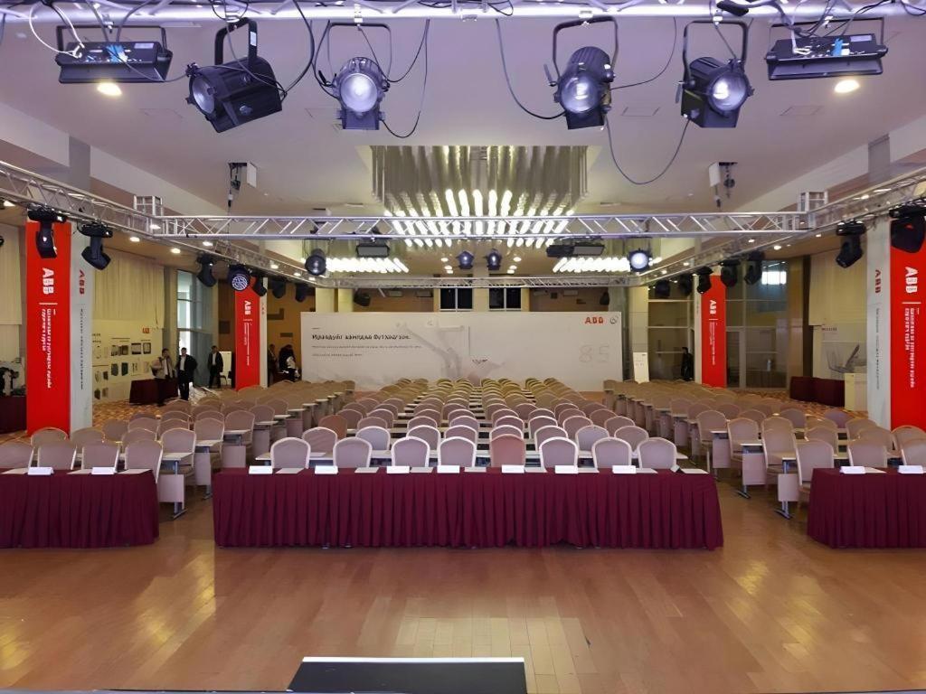 The Corporate Hotel And Convention Centre Уланбатар Екстериор снимка