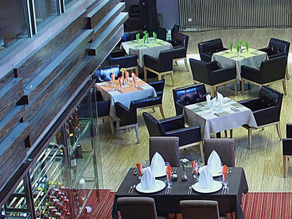 The Corporate Hotel And Convention Centre Уланбатар Екстериор снимка