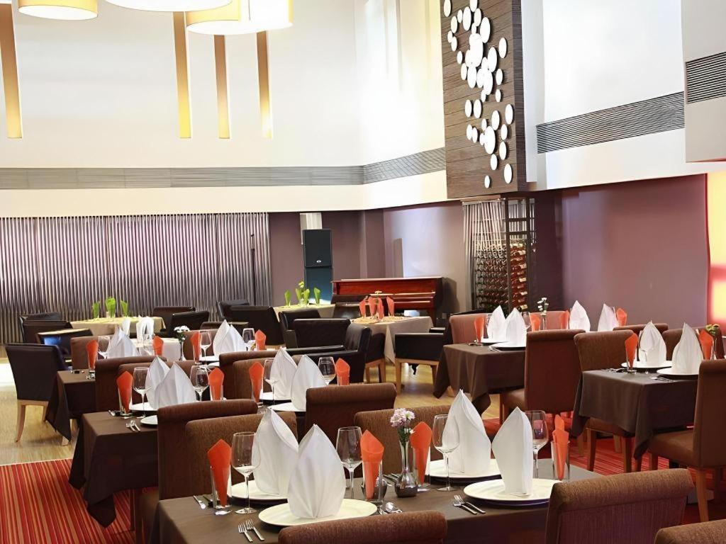 The Corporate Hotel And Convention Centre Уланбатар Екстериор снимка