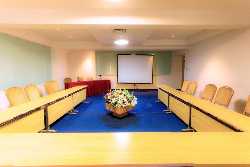 The Corporate Hotel And Convention Centre Уланбатар Екстериор снимка